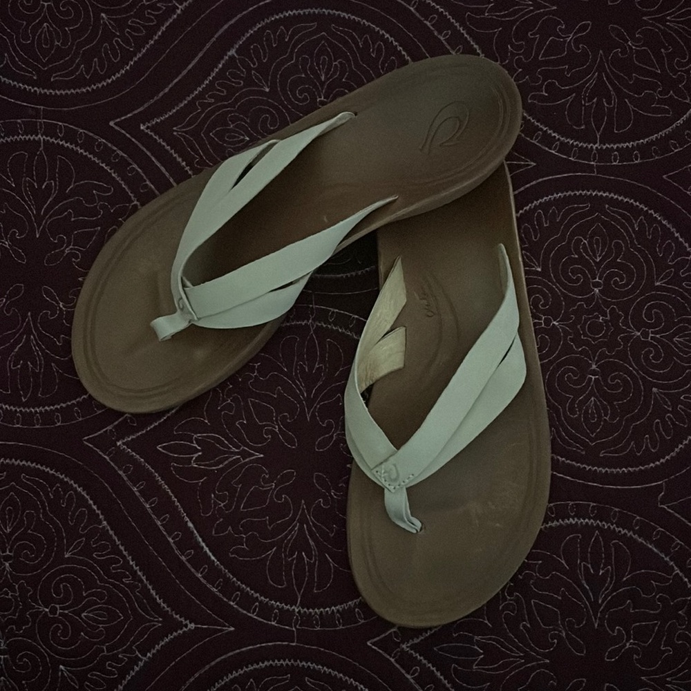 Olukai sandals 9 cream leather